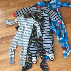 Footed pajamas set